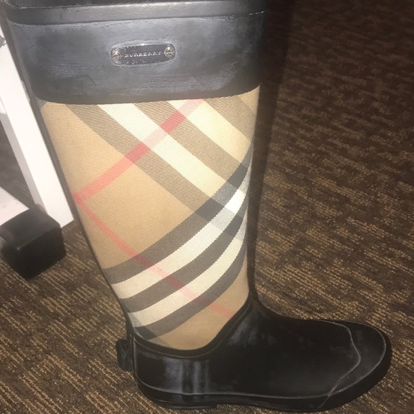Burberry rain boots - Picture 2 of 5